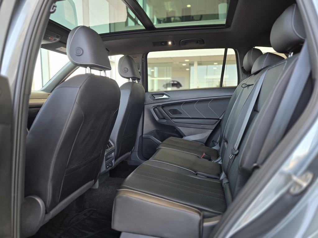 Volkswagen Tiguan Comfortline R-Line Black Edition | PANO | CUIR 2022 à Laval, Québec - 10 - w1024h768px