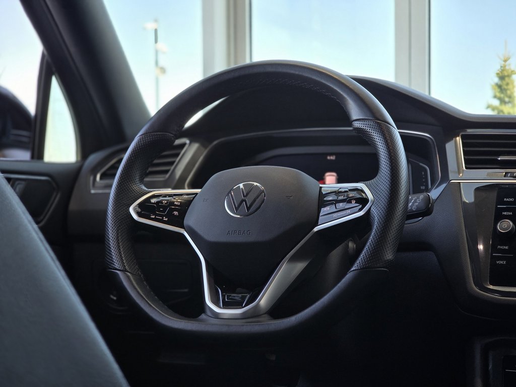Volkswagen Tiguan Comfortline R-Line Black Edition | PANO | CUIR 2022 à Laval, Québec - 12 - w1024h768px