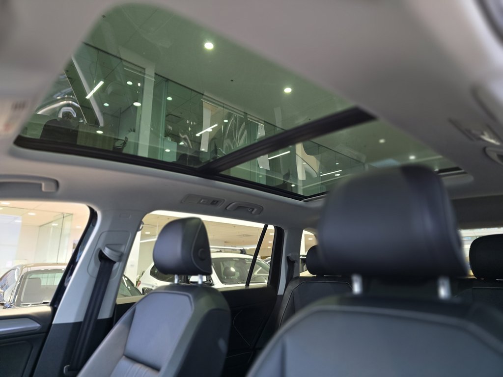 Volkswagen Tiguan Comfortline | TOIT PANO | CUIR | DÉMARREUR | +++ 2022 à Laval, Québec - 19 - w1024h768px
