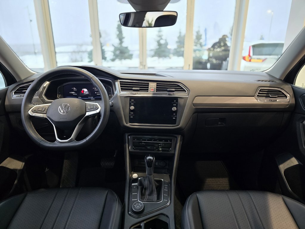 Volkswagen Tiguan Comfortline | TOIT PANO | CUIR | DÉMARREUR | +++ 2022 à Laval, Québec - 11 - w1024h768px