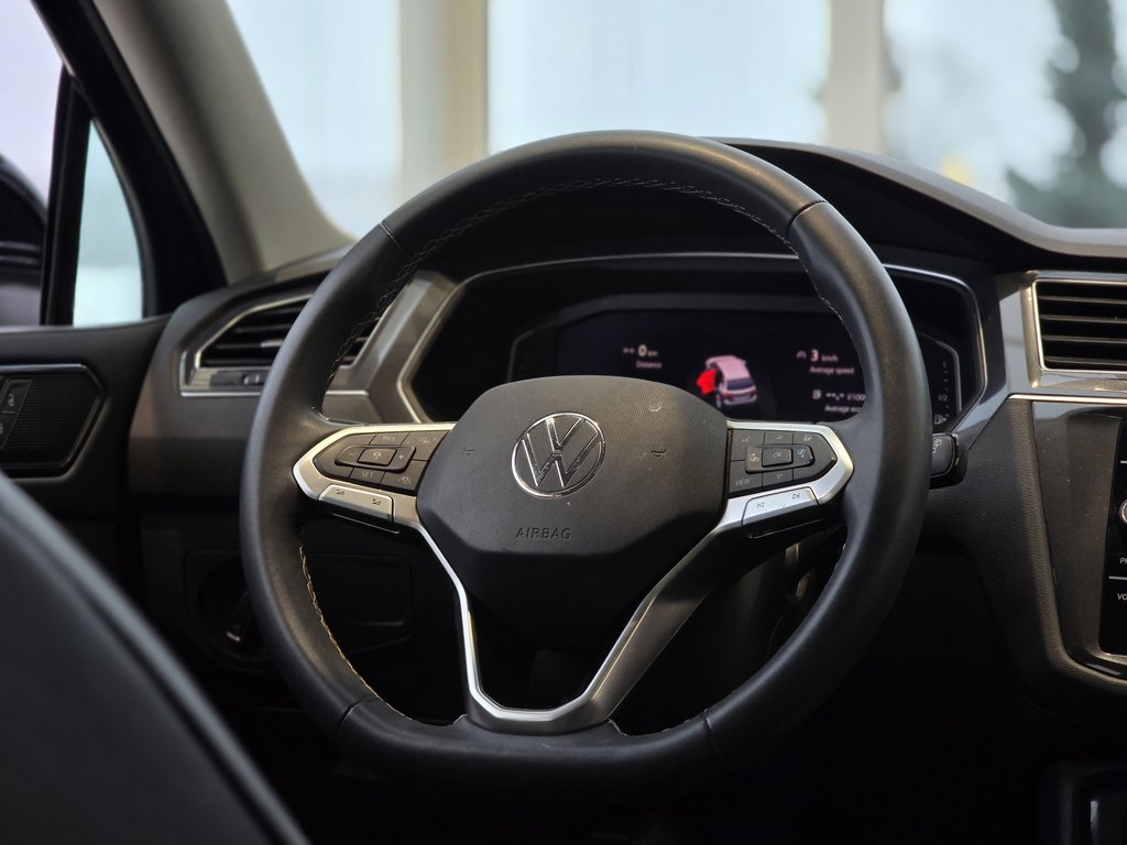Volkswagen Tiguan Comfortline | TOIT PANO | CUIR | DÉMARREUR | +++ 2022 à Laval, Québec - 12 - w1024h768px