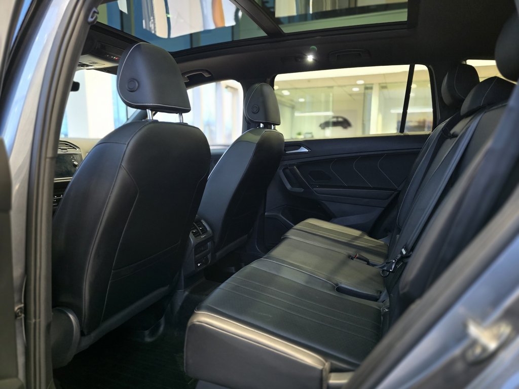 2022 Volkswagen Tiguan Comfortline R-LINE | BLACK PACK | TOIT PANO | CUIR in Laval, Quebec - 10 - w1024h768px