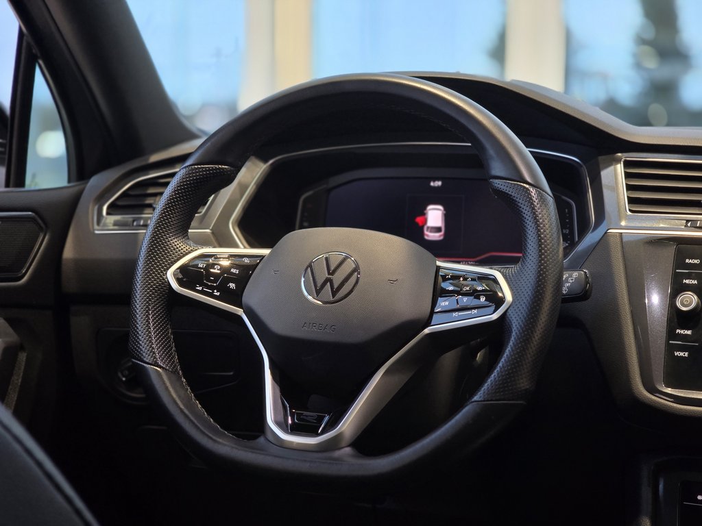 2022 Volkswagen Tiguan Comfortline R-LINE | BLACK PACK | TOIT PANO | CUIR in Laval, Quebec - 12 - w1024h768px