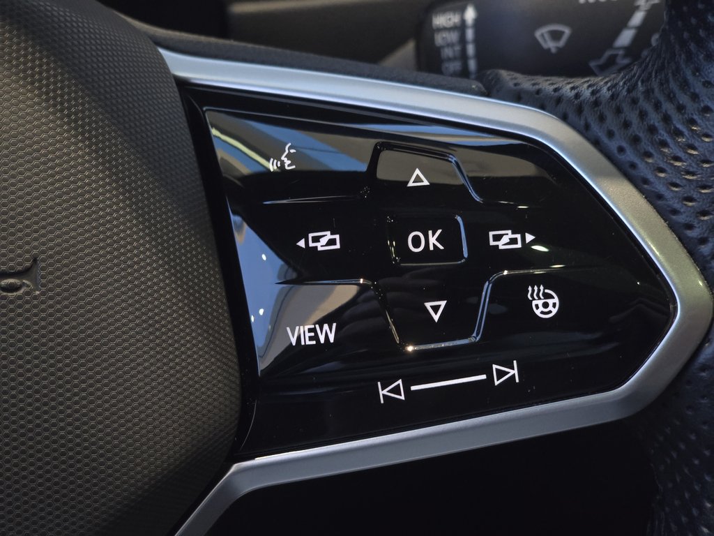 2022 Volkswagen Tiguan Comfortline R-LINE | BLACK PACK | TOIT PANO | CUIR in Laval, Quebec - 15 - w1024h768px