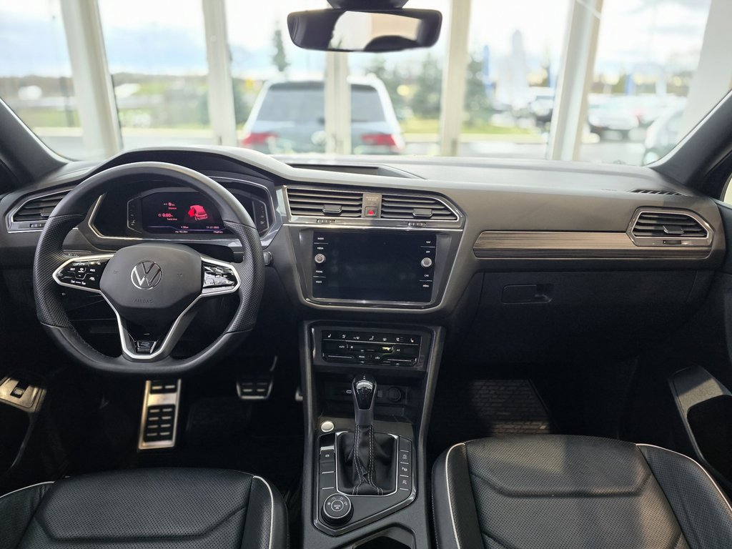 2022 Volkswagen Tiguan Highline R-Line TOIT PANO | CUIR | NAV | CARPLAY in Laval, Quebec - 12 - w1024h768px