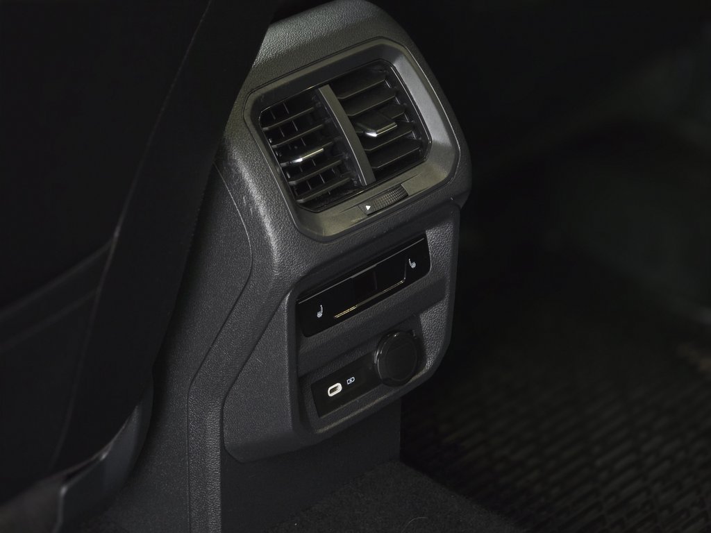 2022 Volkswagen Tiguan Highline R-Line TOIT PANO | CUIR | NAV | CARPLAY in Laval, Quebec - 11 - w1024h768px