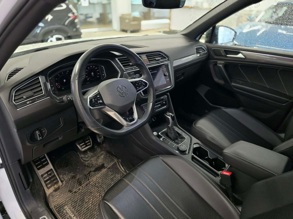 Volkswagen Tiguan Comfortline R-Line Black Edition DÉMARREUR | PANO 2022 à Laval, Québec - 7 - w1024h768px