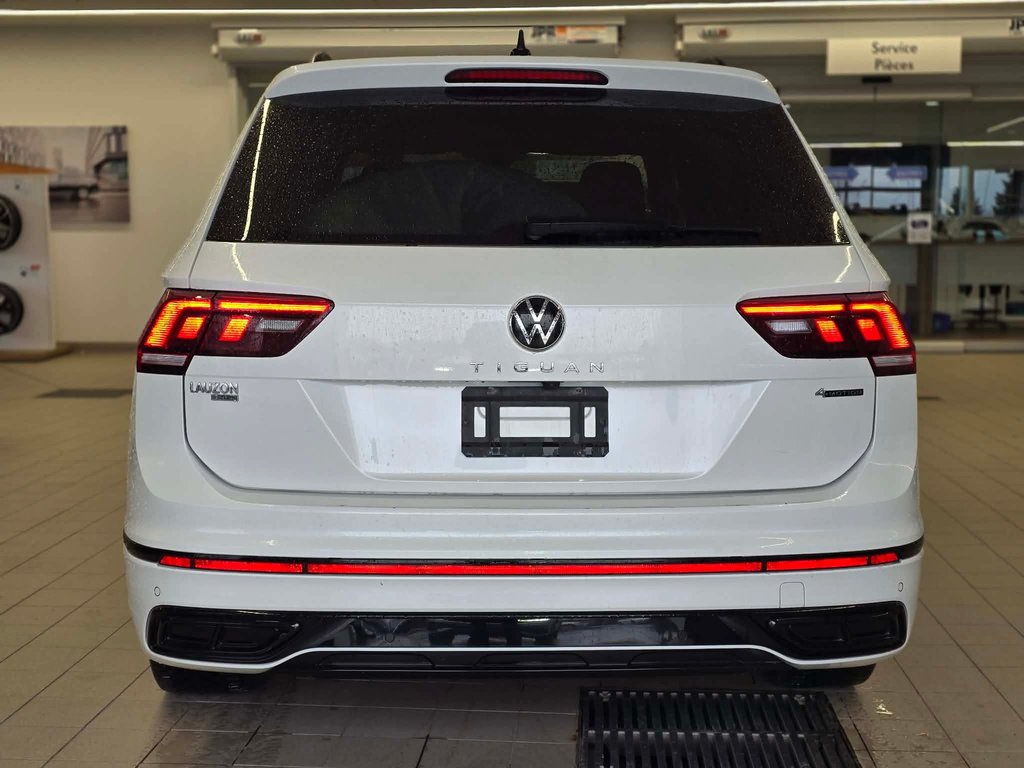 Volkswagen Tiguan Comfortline R-Line Black Edition DÉMARREUR | PANO 2022 à Laval, Québec - 5 - w1024h768px