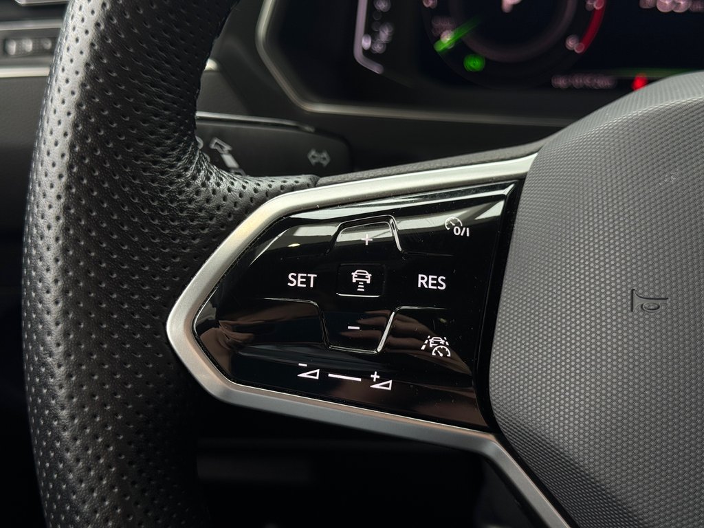 Volkswagen Tiguan Comfortline R-Line Black Edition DÉMARREUR | PANO 2022 à Laval, Québec - 14 - w1024h768px