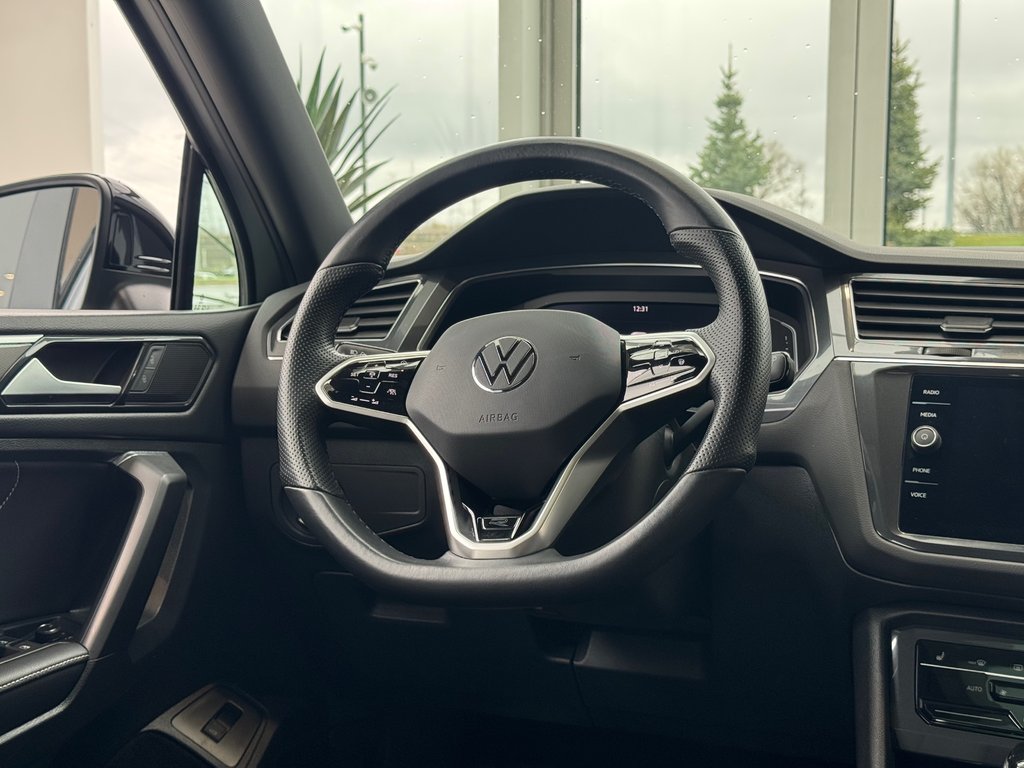 Volkswagen Tiguan Comfortline R-Line Black Edition DÉMARREUR | PANO 2022 à Laval, Québec - 12 - w1024h768px