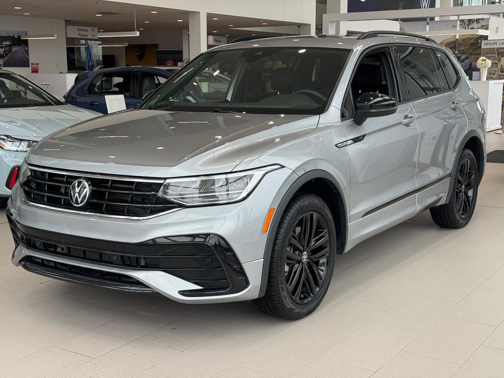 Volkswagen Tiguan Comfortline R-Line Black Edition DÉMARREUR | PANO 2022 à Laval, Québec - 4 - w1024h768px