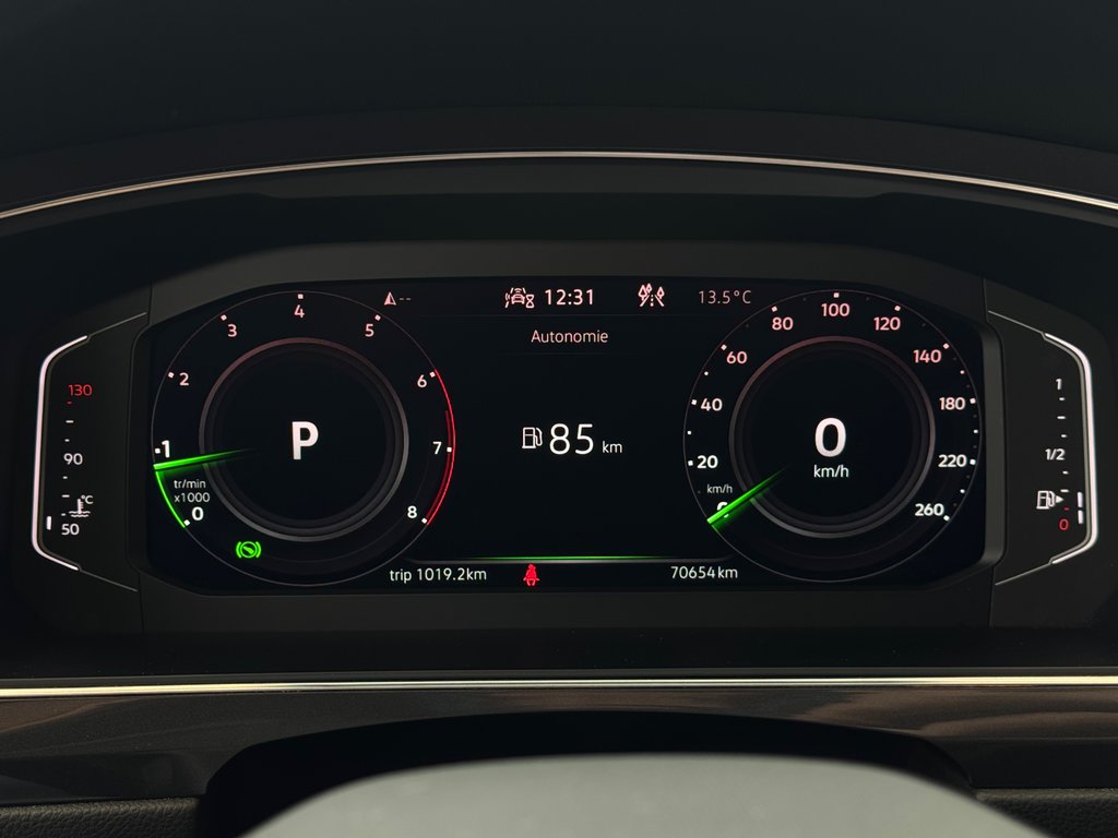 Volkswagen Tiguan Comfortline R-Line Black Edition DÉMARREUR | PANO 2022 à Laval, Québec - 13 - w1024h768px