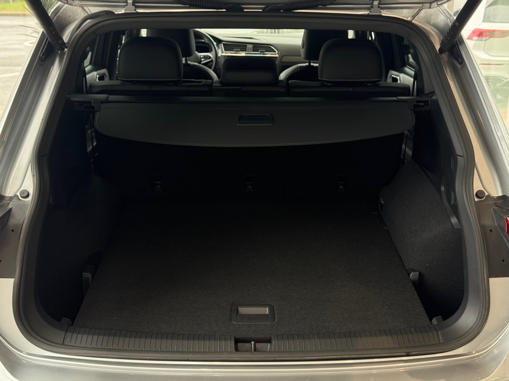 Volkswagen Tiguan Comfortline R-Line Black Edition DÉMARREUR | PANO 2022 à Laval, Québec - 9 - w1024h768px