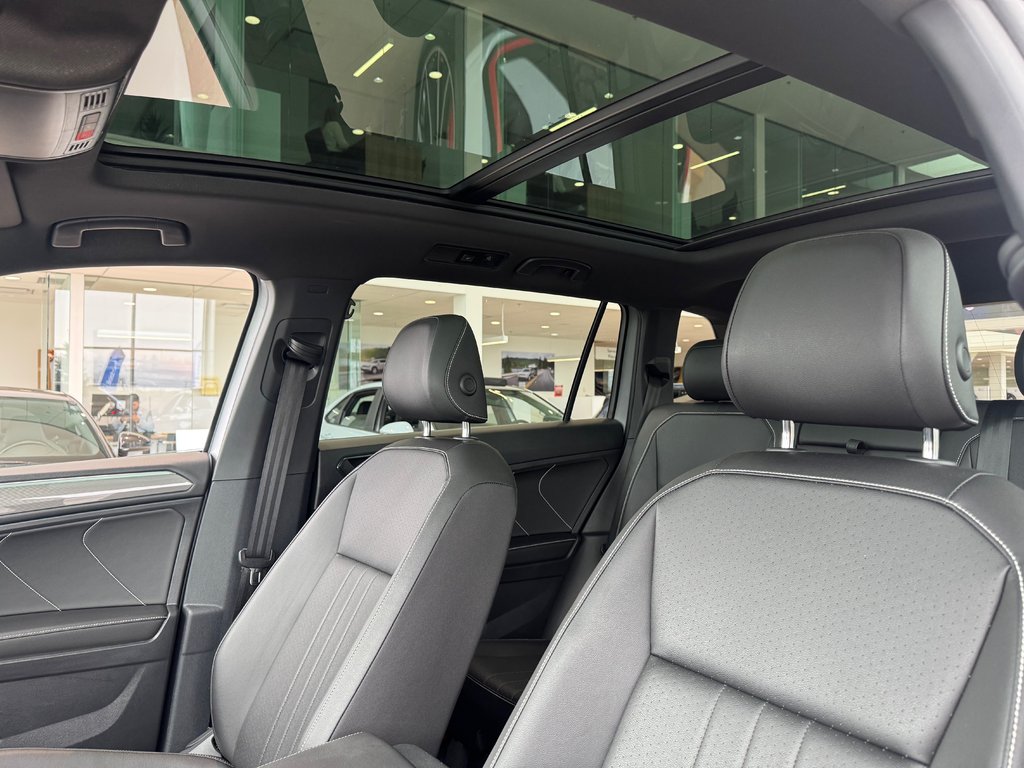 Volkswagen Tiguan Comfortline R-Line Black Edition DÉMARREUR | PANO 2022 à Laval, Québec - 20 - w1024h768px