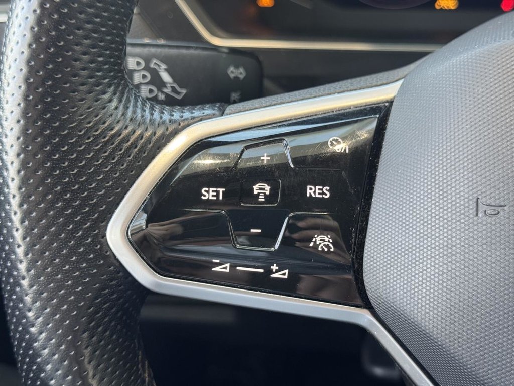 Volkswagen Tiguan Comfortline R-Line Black Edition 4MOTION | DÉMARREUR | TOIT PANO +++ 2022 à Laval, Québec - 14 - w1024h768px