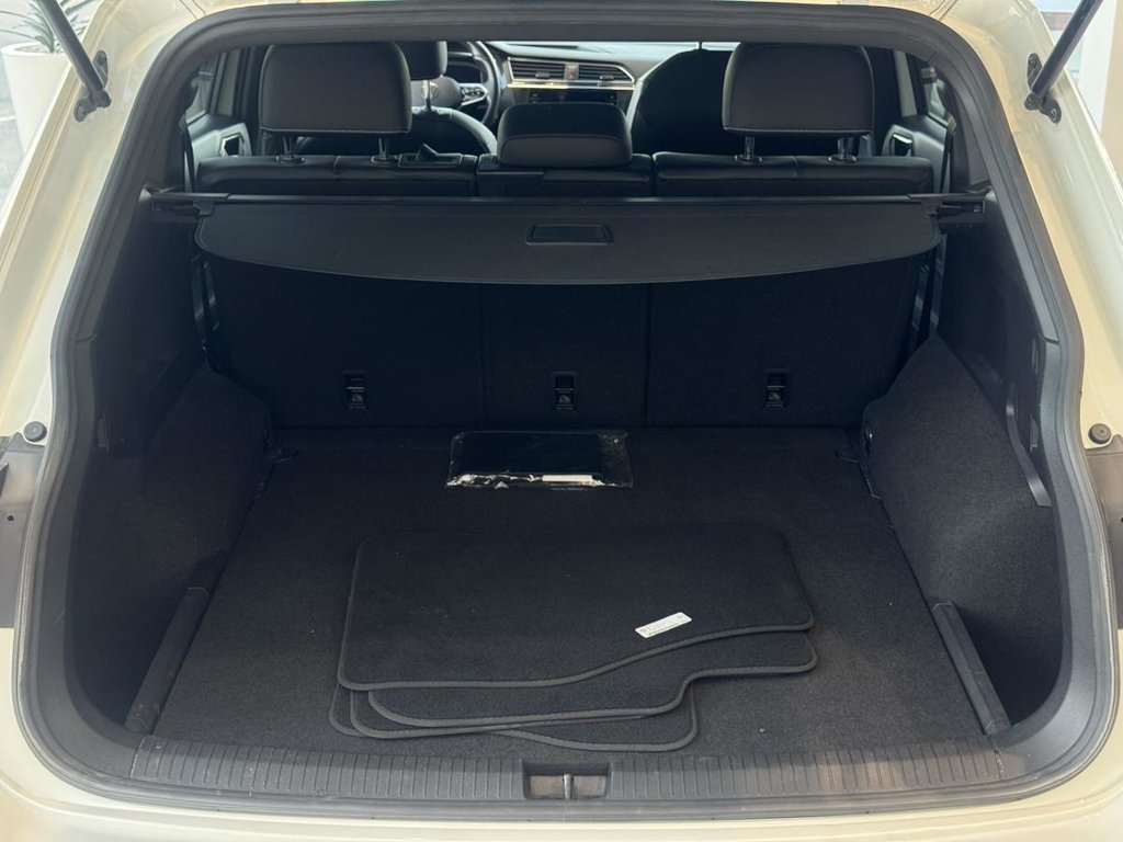 Volkswagen Tiguan Comfortline R-Line Black Edition 4MOTION | DÉMARREUR | TOIT PANO +++ 2022 à Laval, Québec - 9 - w1024h768px