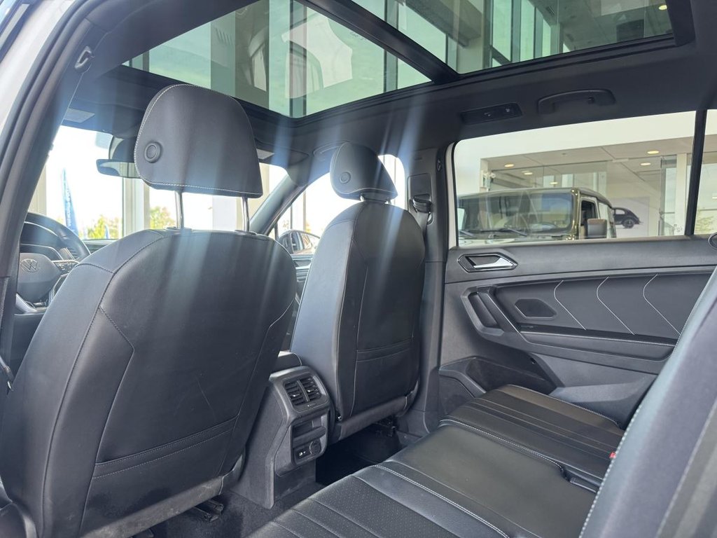 Volkswagen Tiguan Comfortline R-Line Black Edition 4MOTION | DÉMARREUR | TOIT PANO +++ 2022 à Laval, Québec - 10 - w1024h768px