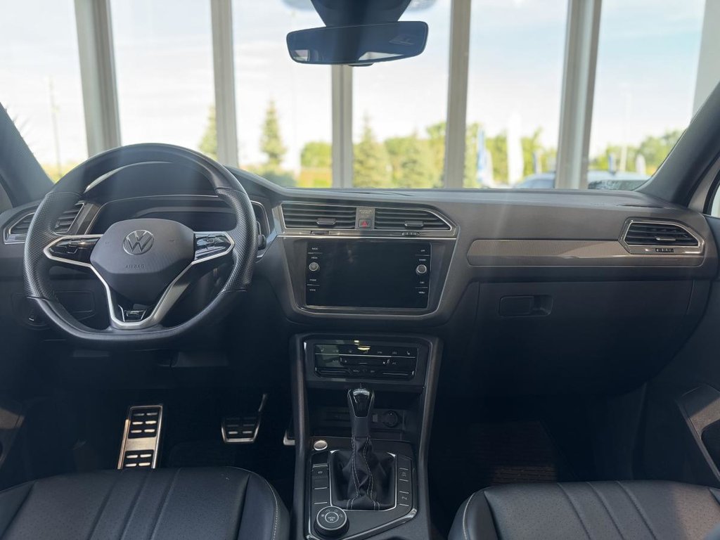 Volkswagen Tiguan Comfortline R-Line Black Edition 4MOTION | DÉMARREUR | TOIT PANO +++ 2022 à Laval, Québec - 11 - w1024h768px