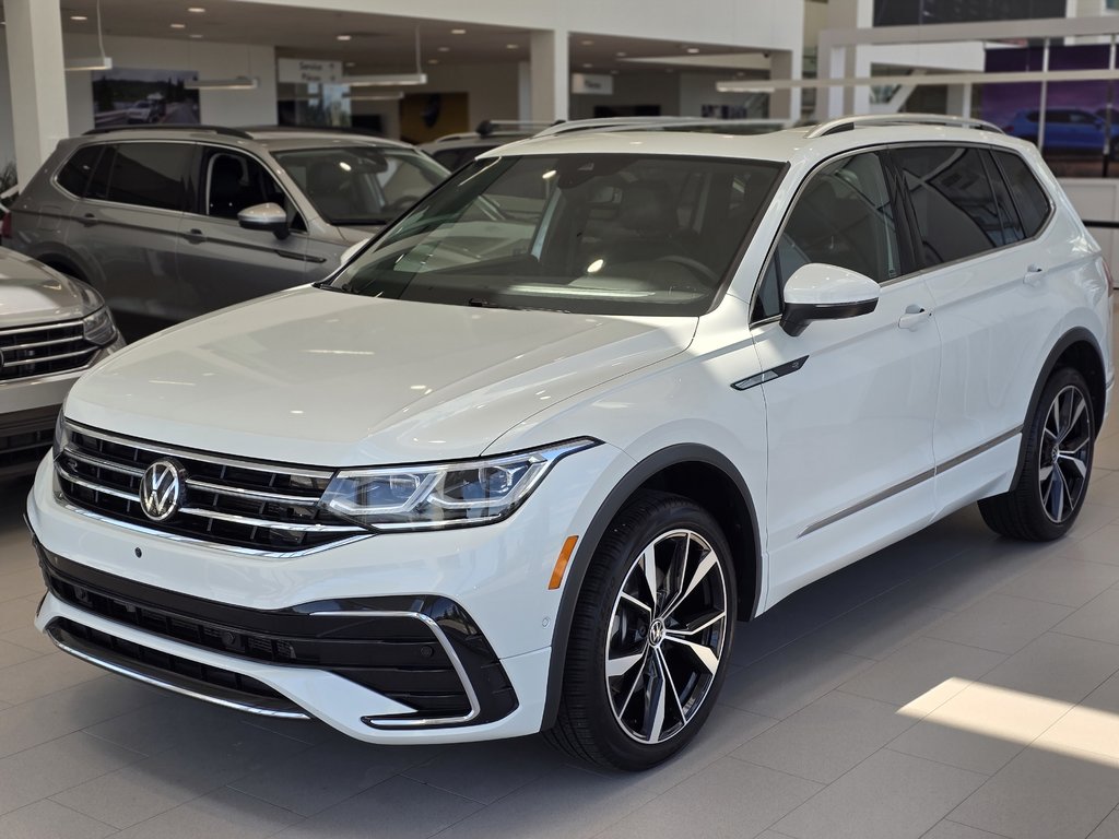 2023  Tiguan Highline R-Line TOIT PANO | CARPLAY | NAV | CUIR in Laval, Quebec - 4 - w1024h768px