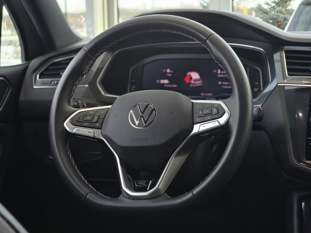 2023 Volkswagen Tiguan Comfortline R-LINE | BLACK PACK | TOIT PANO | CUIR in Laval, Quebec - 12 - w1024h768px