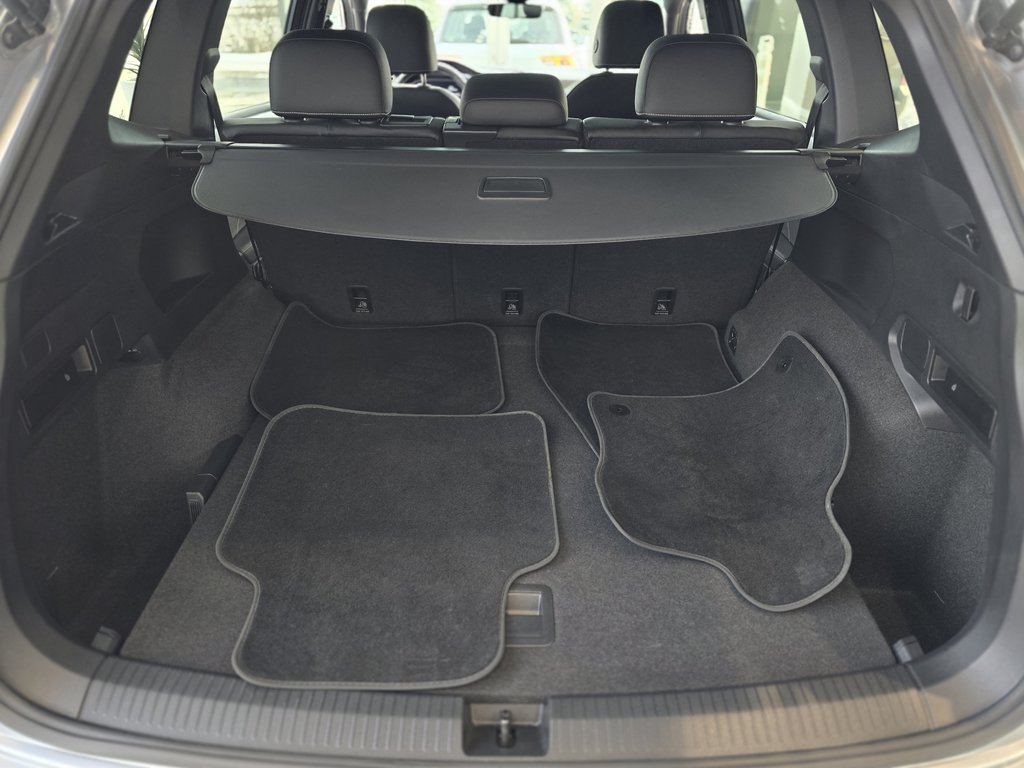 2023 Volkswagen Tiguan Comfortline R-LINE | BLACK PACK | TOIT PANO | CUIR in Laval, Quebec - 9 - w1024h768px
