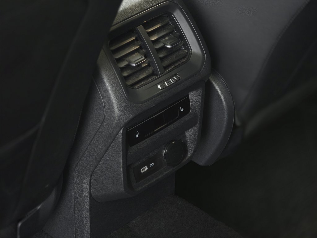 2023 Volkswagen Tiguan Highline R-Line TOIT PANO | CUIR | NAV | CARPLAY in Laval, Quebec - 9 - w1024h768px