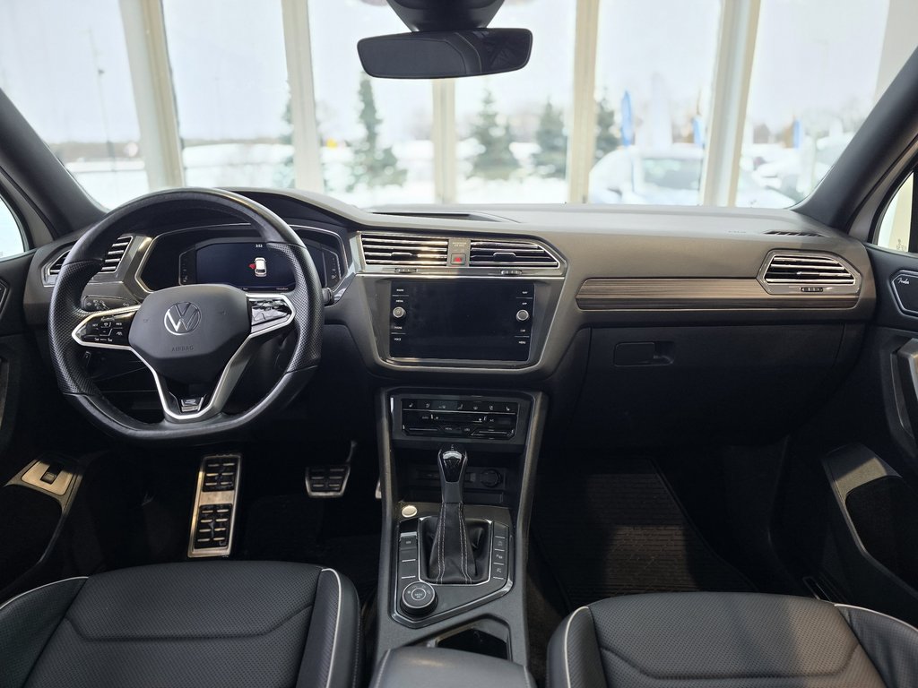 2023 Volkswagen Tiguan Highline R-Line TOIT PANO | CUIR | NAV | CARPLAY in Laval, Quebec - 11 - w1024h768px