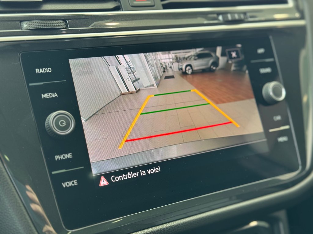 2023 Volkswagen Tiguan Comfortline R-Line Black Edition DÉMARREUR | PANO in Laval, Quebec - 18 - w1024h768px