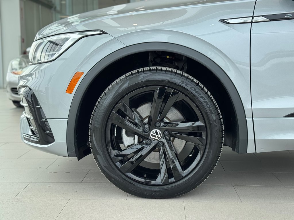 2023 Volkswagen Tiguan Comfortline R-Line Black Edition DÉMARREUR | PANO in Laval, Quebec - 5 - w1024h768px