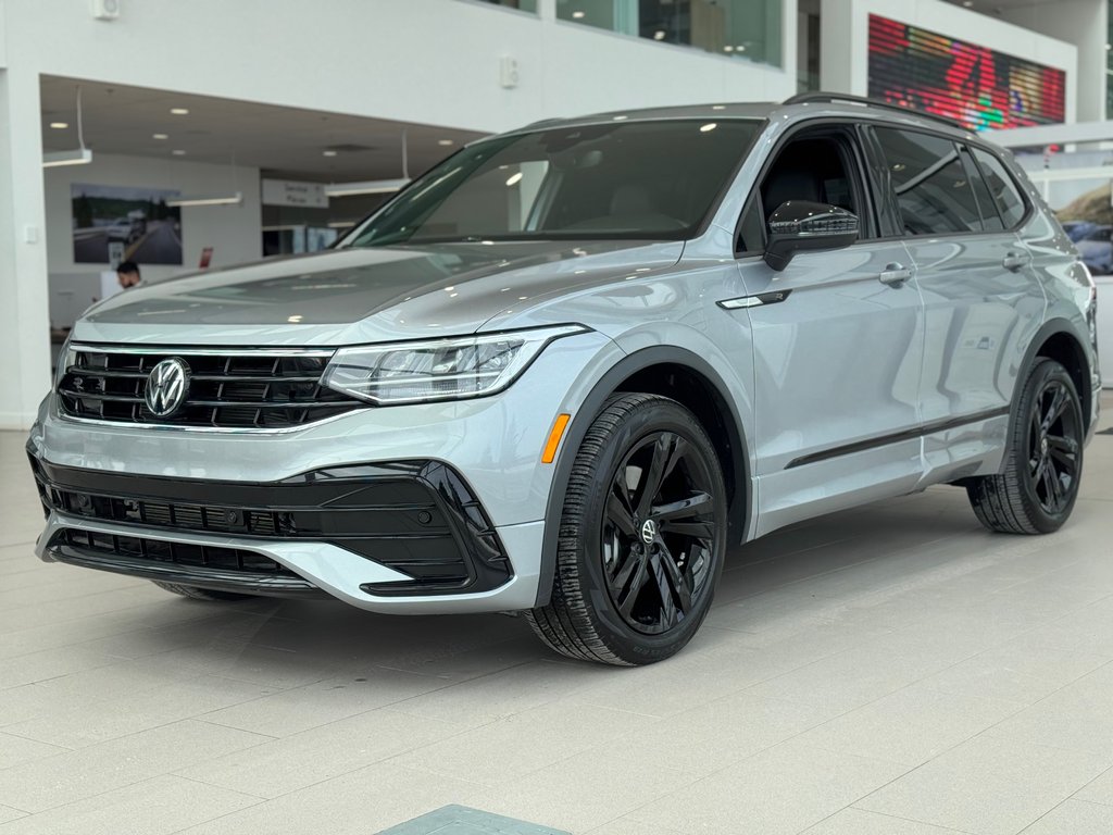 2023 Volkswagen Tiguan Comfortline R-Line Black Edition DÉMARREUR | PANO in Laval, Quebec - 4 - w1024h768px