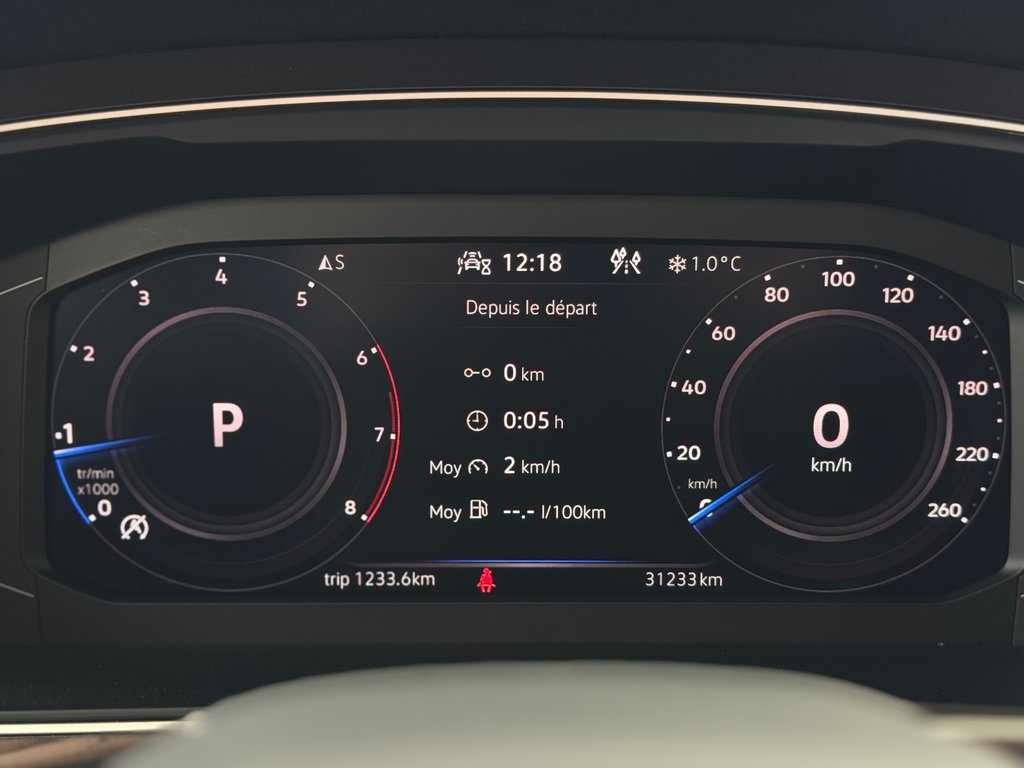 2023 Volkswagen Tiguan Comfortline R-Line Black Edition DÉMARREUR | PANO in Laval, Quebec - 12 - w1024h768px