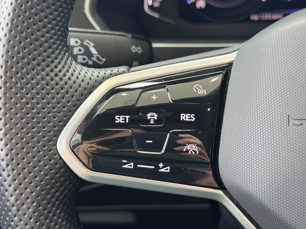 2023 Volkswagen Tiguan Comfortline R-Line Black Edition DÉMARREUR | PANO in Laval, Quebec - 13 - w1024h768px