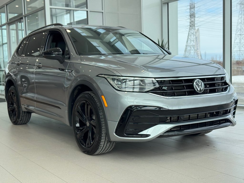2023 Volkswagen Tiguan Comfortline R-Line Black Edition DÉMARREUR | PANO in Laval, Quebec - 1 - w1024h768px