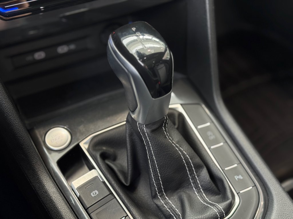 2023 Volkswagen Tiguan Comfortline R-Line Black Edition DÉMARREUR | PANO in Laval, Quebec - 16 - w1024h768px