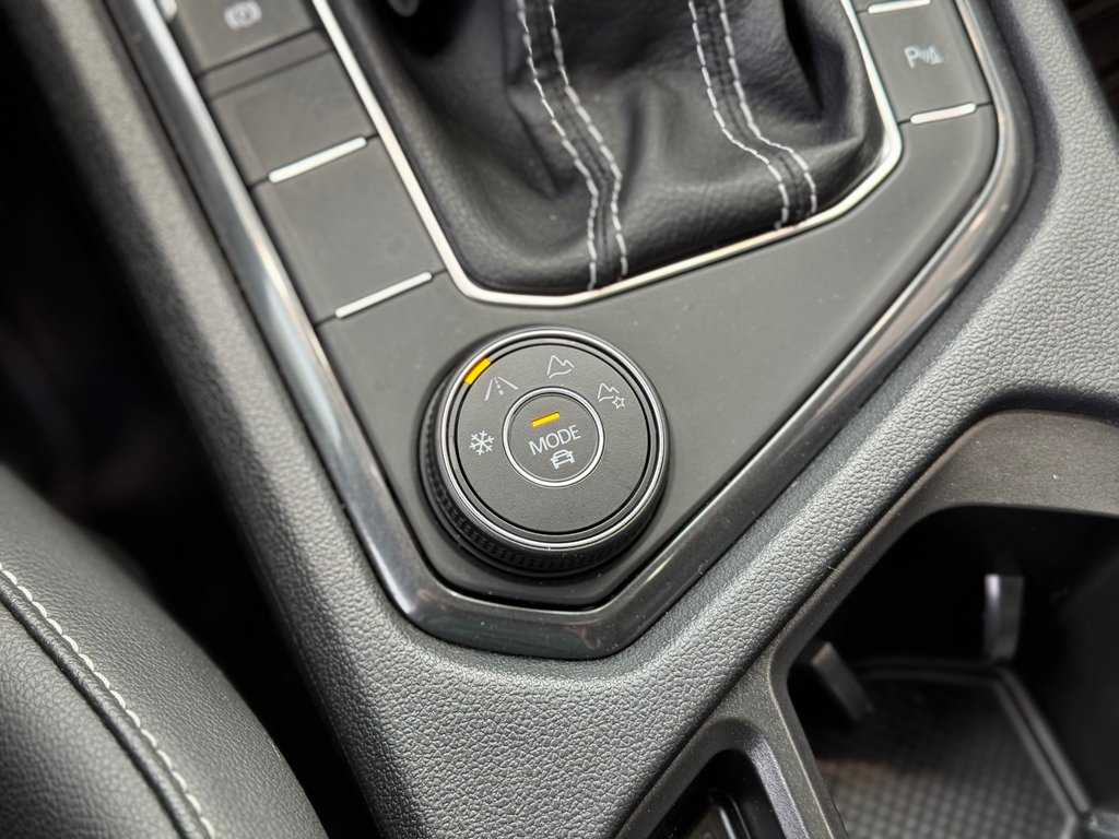 2023 Volkswagen Tiguan Comfortline R-Line Black Edition DÉMARREUR | PANO in Laval, Quebec - 15 - w1024h768px