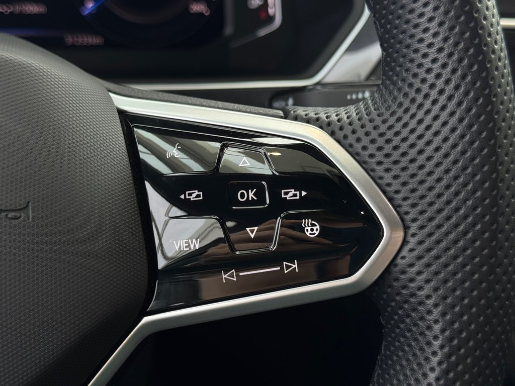 2023 Volkswagen Tiguan Comfortline R-Line Black Edition DÉMARREUR | PANO in Laval, Quebec - 14 - w1024h768px