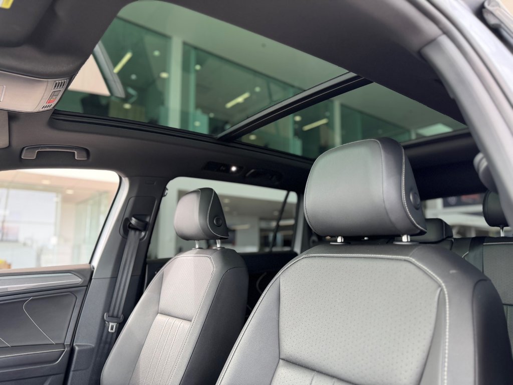 2023 Volkswagen Tiguan Comfortline R-Line Black Edition DÉMARREUR | PANO in Laval, Quebec - 20 - w1024h768px