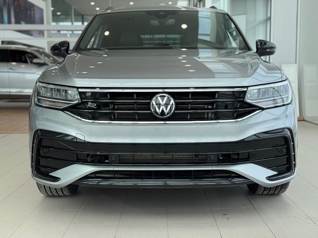 2023 Volkswagen Tiguan Comfortline R-Line Black Edition DÉMARREUR | PANO in Laval, Quebec - 3 - w1024h768px