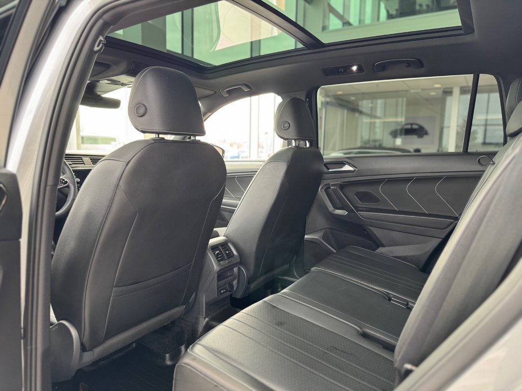 2023 Volkswagen Tiguan Comfortline R-Line Black Edition DÉMARREUR | PANO in Laval, Quebec - 9 - w1024h768px