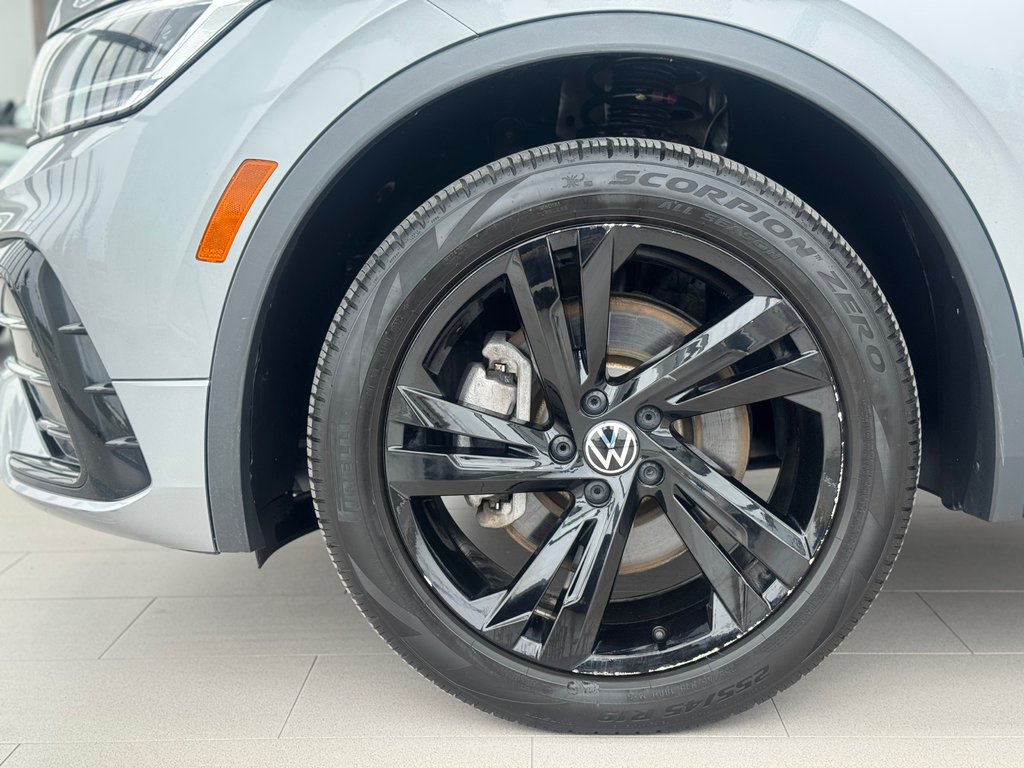 2023 Volkswagen Tiguan Comfortline R-Line Black Edition DÉMARREUR | PANO in Laval, Quebec - 4 - w1024h768px