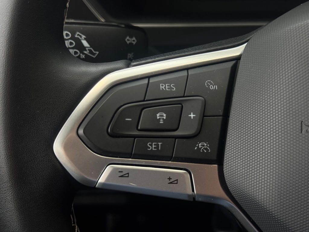 2023 Volkswagen Tiguan Comfortline R-Line Black Edition DÉMARREUR | PANO in Laval, Quebec - 13 - w1024h768px