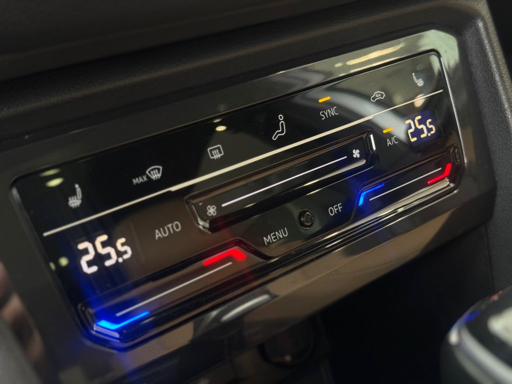 2023 Volkswagen Tiguan Comfortline R-Line Black Edition DÉMARREUR | PANO in Laval, Quebec - 16 - w1024h768px