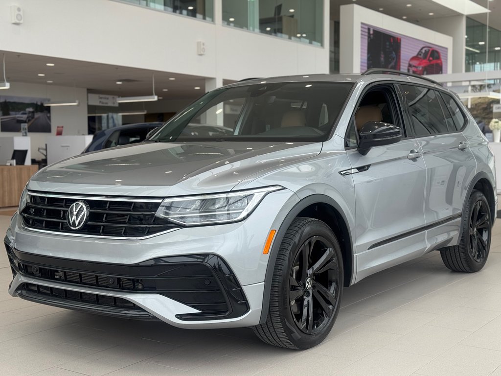 2023 Volkswagen Tiguan Comfortline R-Line Black Edition DÉMARREUR | PANO in Laval, Quebec - 3 - w1024h768px
