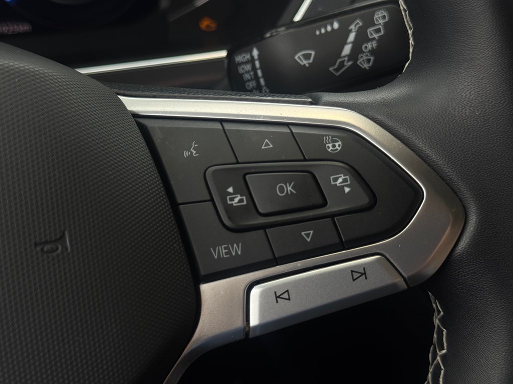 2023 Volkswagen Tiguan Comfortline R-Line Black Edition DÉMARREUR | PANO in Laval, Quebec - 14 - w1024h768px