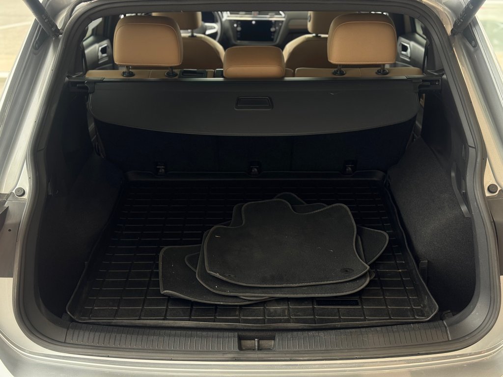 2023 Volkswagen Tiguan Comfortline R-Line Black Edition DÉMARREUR | PANO in Laval, Quebec - 8 - w1024h768px