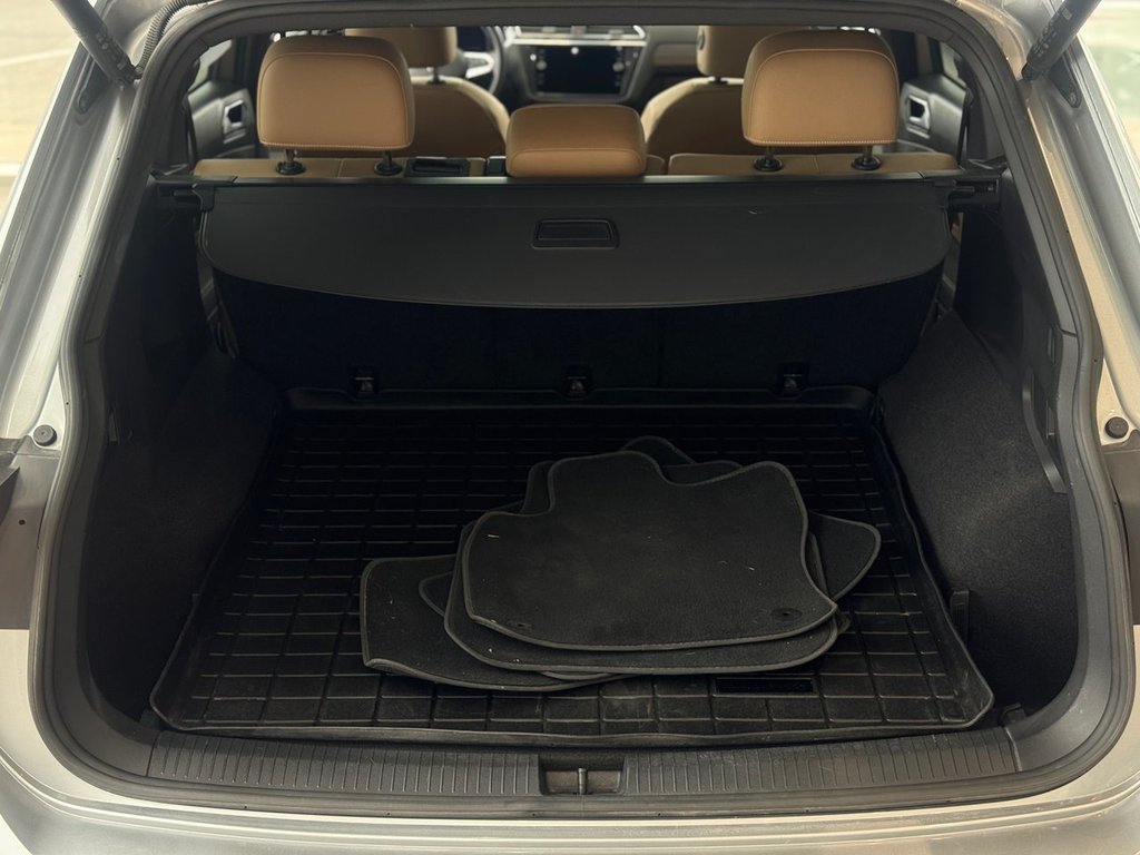 Volkswagen Tiguan Comfortline R-Line Black Edition DÉMARREUR | TOIT PANO +++ 2023 à Laval, Québec - 8 - w1024h768px