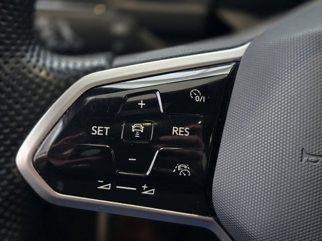 Volkswagen Tiguan Highline R-Line TOIT PANO | CUIR | NAV | CARPLAY +++ 2023 à Laval, Québec - 13 - w1024h768px