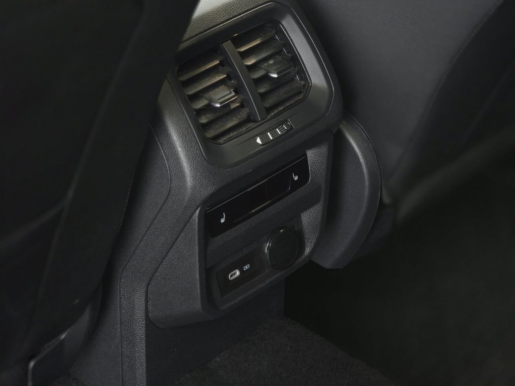 Volkswagen Tiguan Highline R-Line TOIT PANO | CUIR | NAV | CARPLAY +++ 2023 à Laval, Québec - 9 - w1024h768px