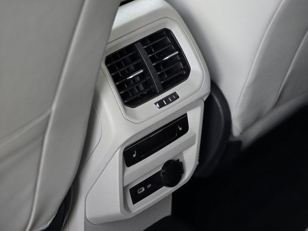 Volkswagen Tiguan Highline R-Line 7 PASSAGERS | NAV | PANO | CUIR 2024 à Laval, Québec - 12 - w1024h768px