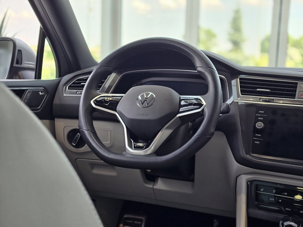 Volkswagen Tiguan Highline R-Line 7 PASSAGERS | NAV | PANO | CUIR 2024 à Laval, Québec - 14 - w1024h768px